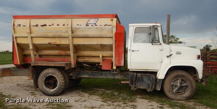 image for item DB8292 1973 Ford 700 feed mixer truck