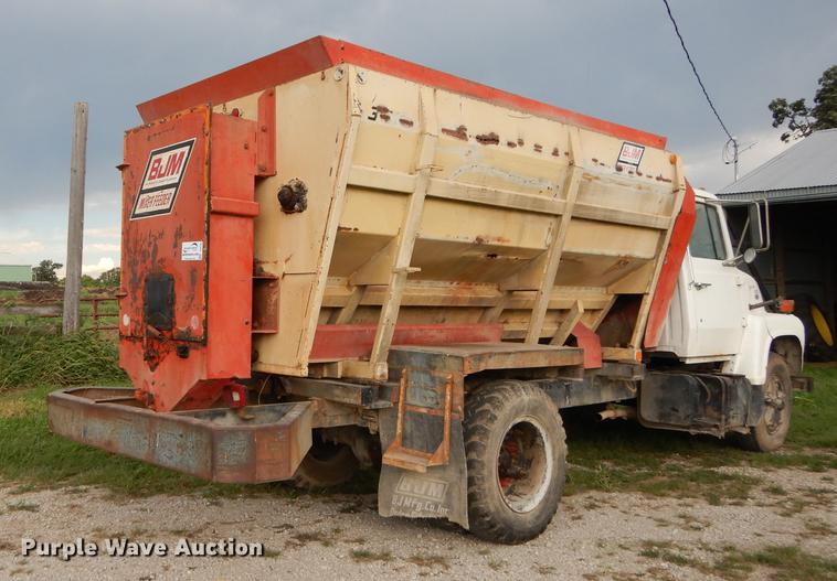 image for item DB8292 1973 Ford 700 feed mixer truck