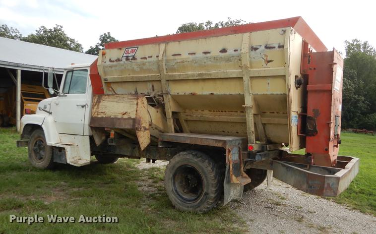 image for item DB8292 1973 Ford 700 feed mixer truck