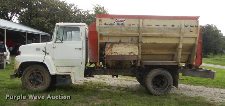 image for item DB8292 1973 Ford 700 feed mixer truck