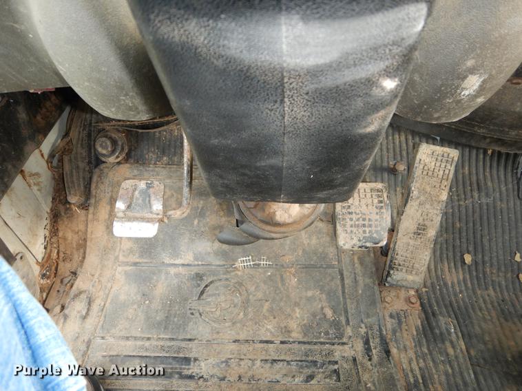 image for item DB8292 1973 Ford 700 feed mixer truck