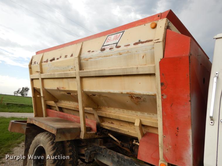 image for item DB8292 1973 Ford 700 feed mixer truck