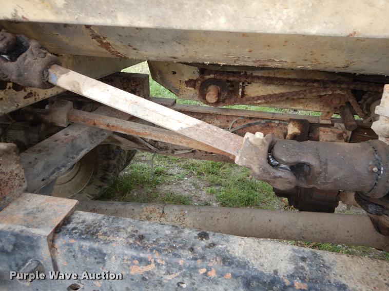 image for item DB8292 1973 Ford 700 feed mixer truck