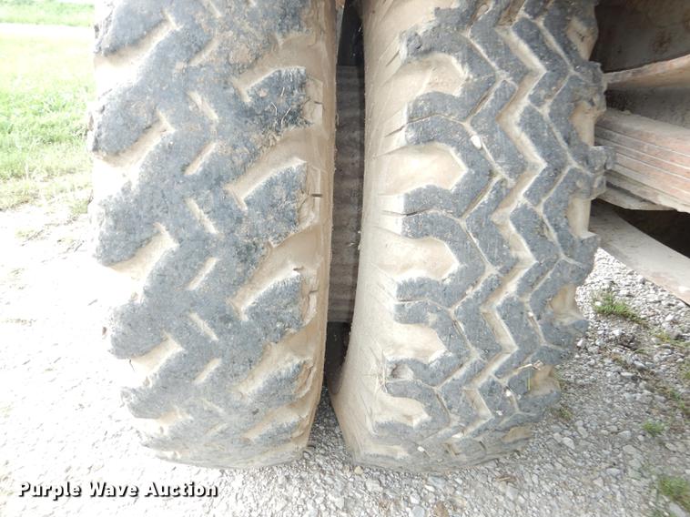 image for item DB8292 1973 Ford 700 feed mixer truck