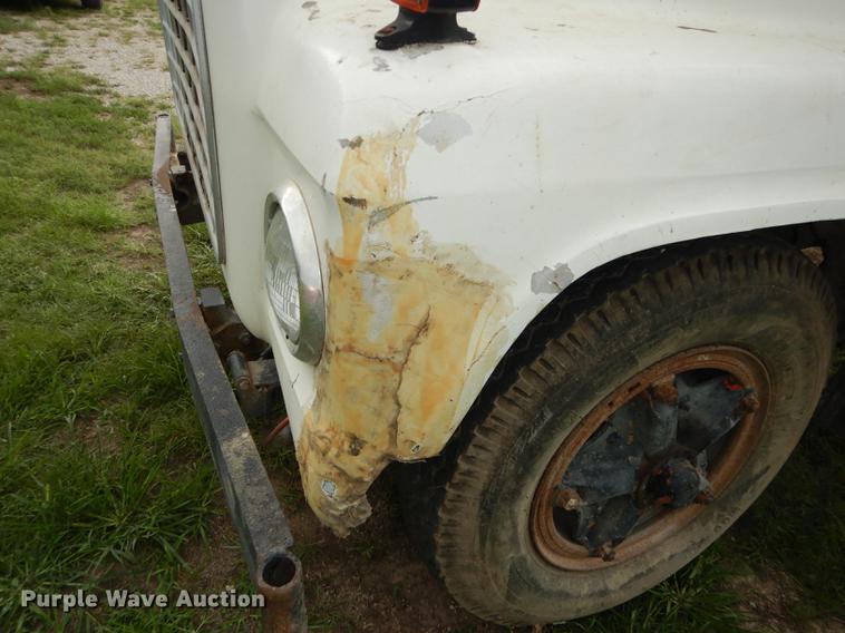 image for item DB8292 1973 Ford 700 feed mixer truck