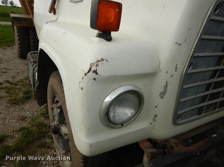 image for item DB8292 1973 Ford 700 feed mixer truck