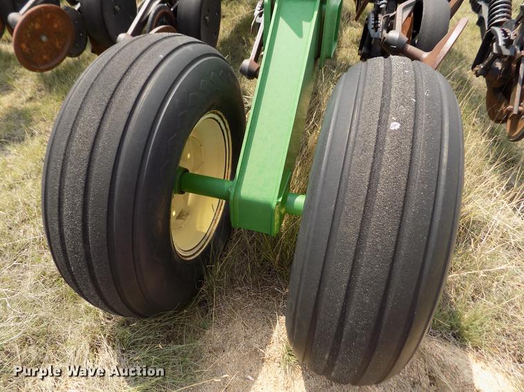 image for item DB9136 2003 John Deere 1890 no-till air seeder