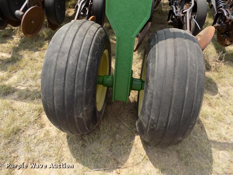 image for item DB9136 2003 John Deere 1890 no-till air seeder