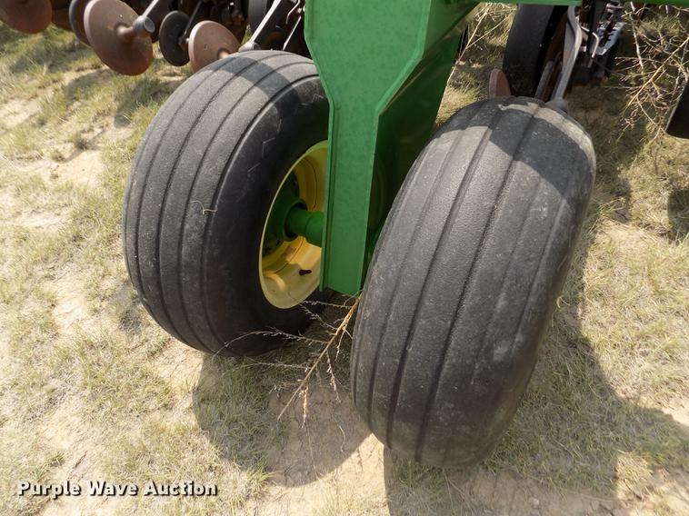 image for item DB9136 2003 John Deere 1890 no-till air seeder