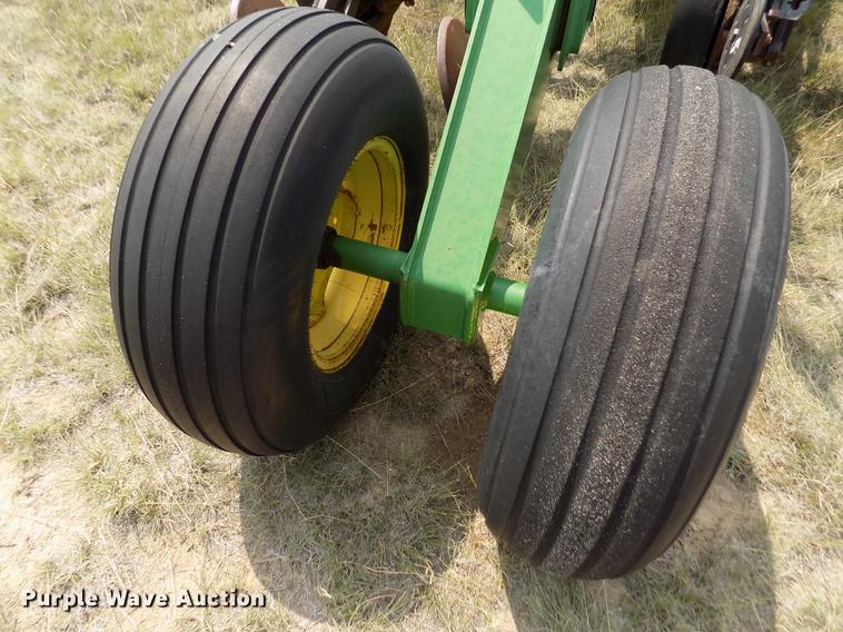 image for item DB9136 2003 John Deere 1890 no-till air seeder