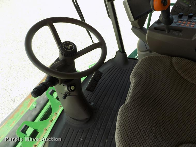 image for item DB9184 2013 John Deere S660 STS combine