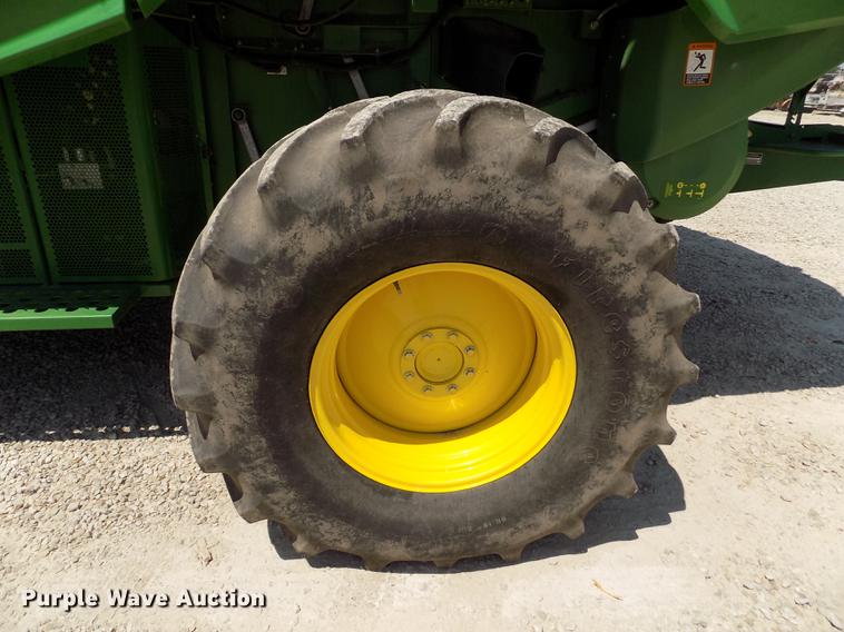 image for item DB9184 2013 John Deere S660 STS combine