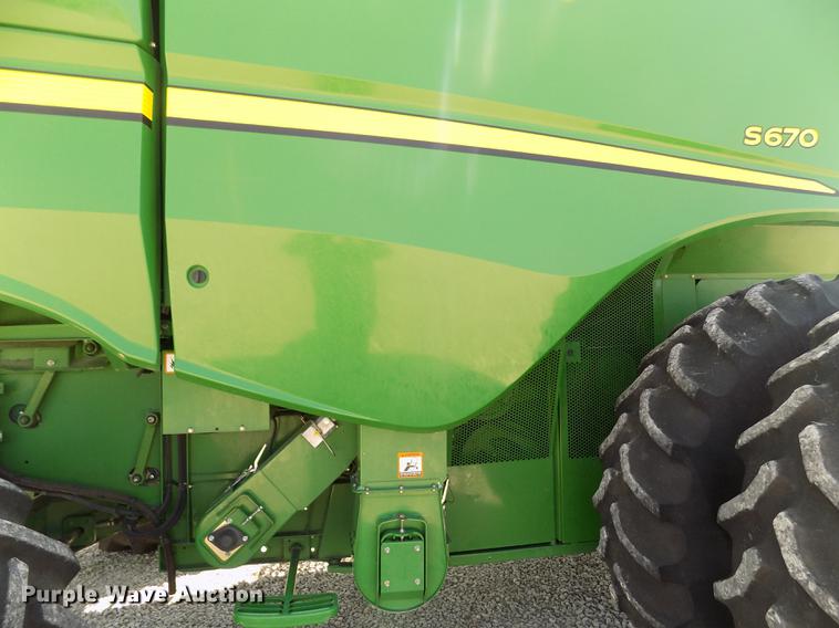 image for item DB9185 2013 John Deere S670 STS combine