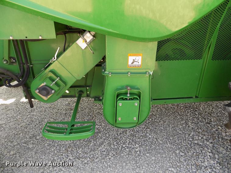 image for item DB9185 2013 John Deere S670 STS combine
