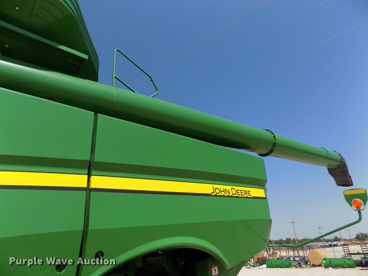 image for item DB9185 2013 John Deere S670 STS combine