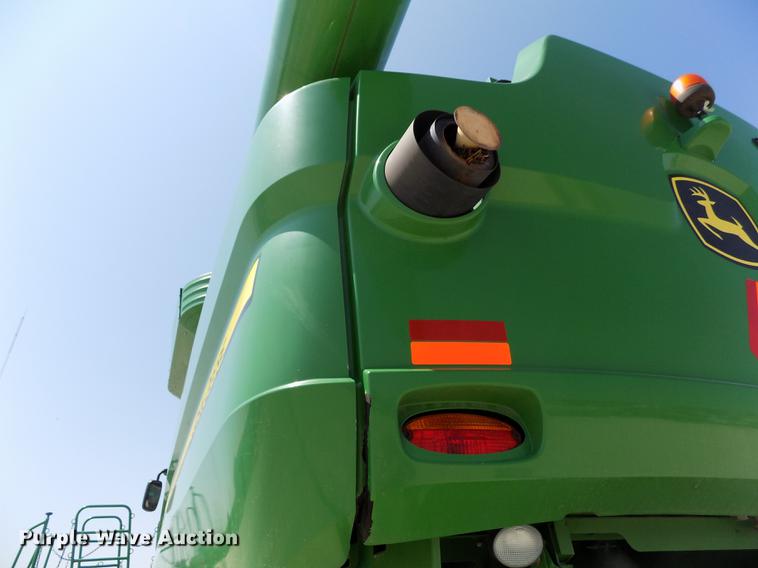 image for item DB9185 2013 John Deere S670 STS combine