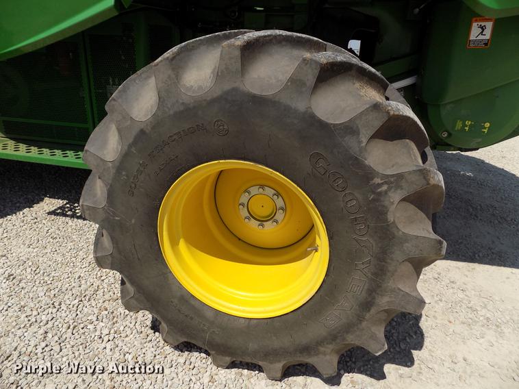 image for item DB9185 2013 John Deere S670 STS combine