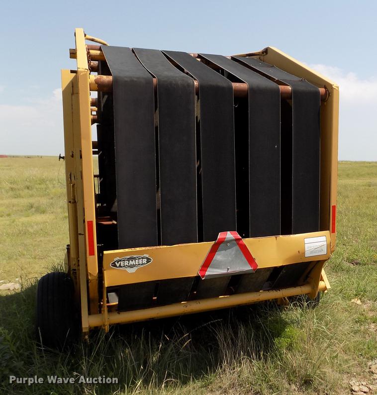 image for item DB9227 Vermeer 605G round baler