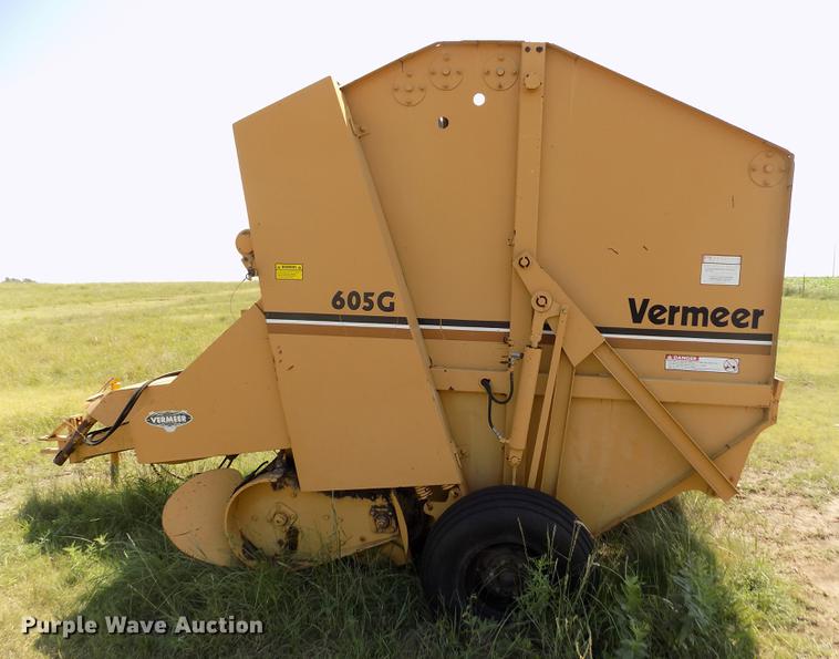 image for item DB9227 Vermeer 605G round baler