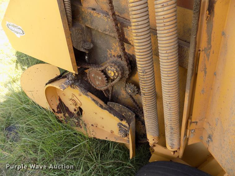 image for item DB9227 Vermeer 605G round baler