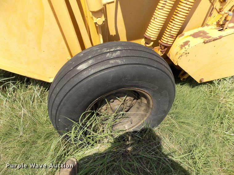 image for item DB9227 Vermeer 605G round baler