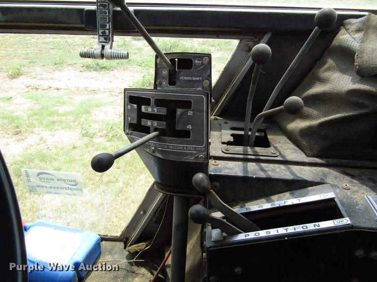 image for item DC0044 1979 Massey-Ferguson 2675 tractor