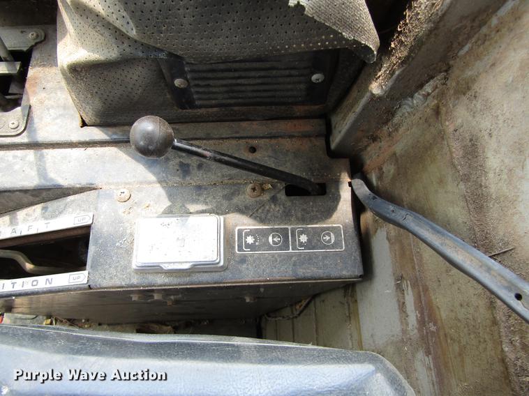 image for item DC0044 1979 Massey-Ferguson 2675 tractor