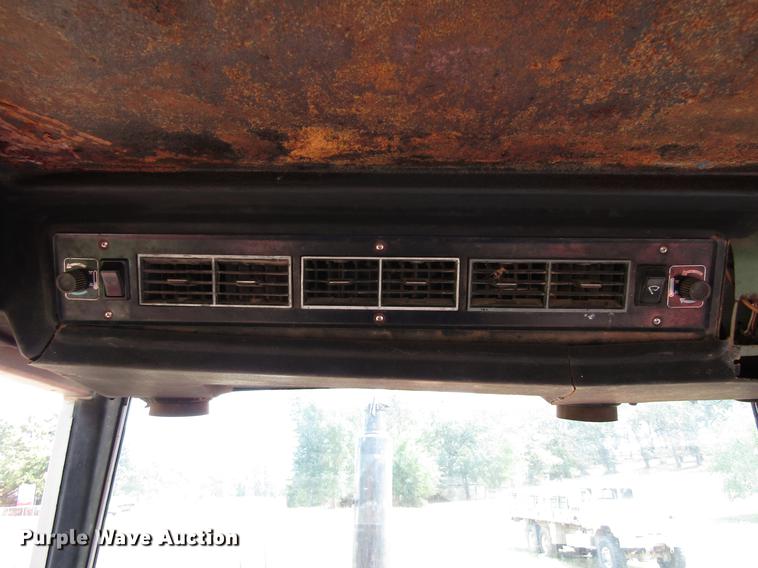 image for item DC0044 1979 Massey-Ferguson 2675 tractor