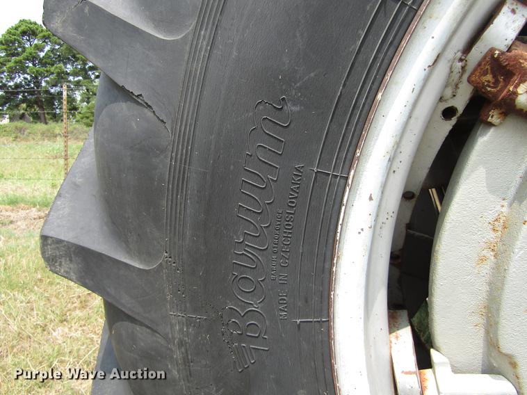 image for item DC0044 1979 Massey-Ferguson 2675 tractor