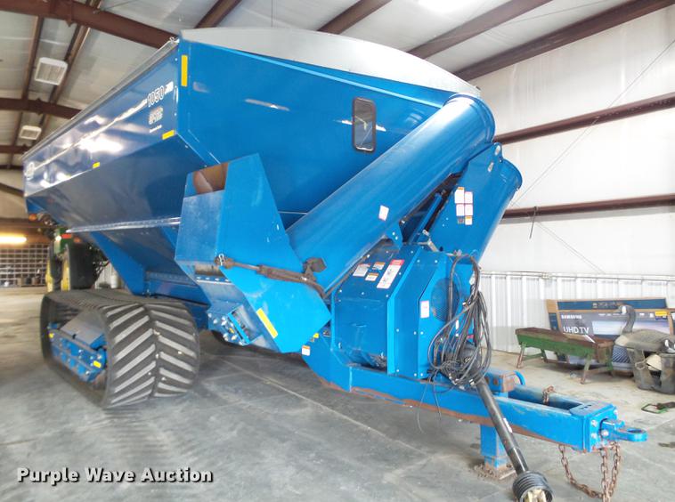 image for item DD1126 2011 Kinze 1050 Harvest Commander grain cart