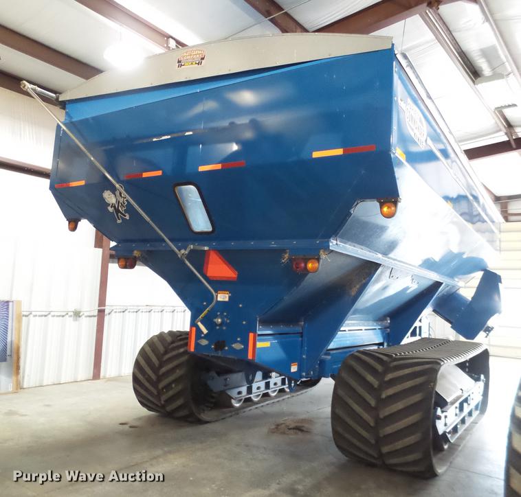image for item DD1126 2011 Kinze 1050 Harvest Commander grain cart