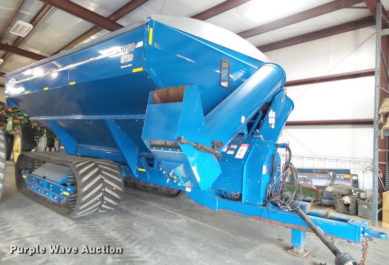 image for item DD1126 2011 Kinze 1050 Harvest Commander grain cart