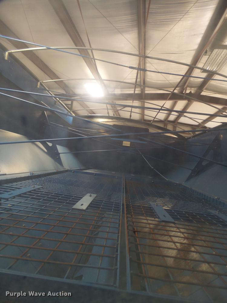 image for item DD1126 2011 Kinze 1050 Harvest Commander grain cart