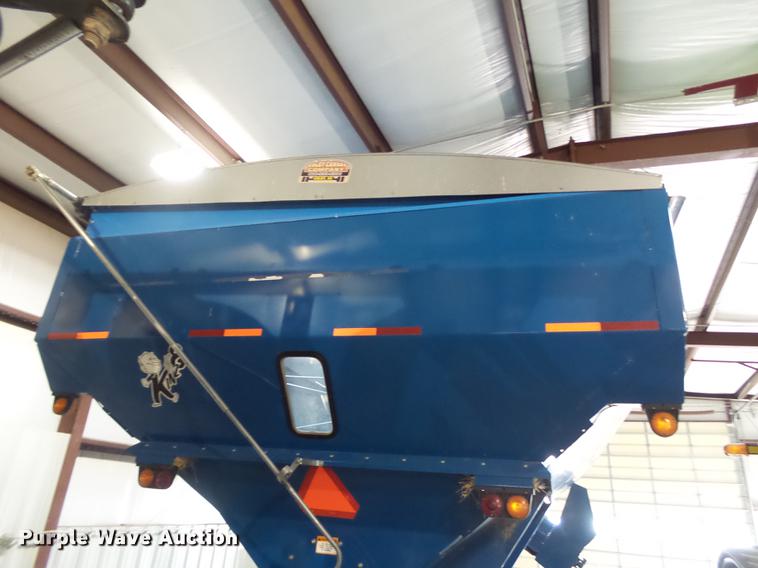 image for item DD1126 2011 Kinze 1050 Harvest Commander grain cart