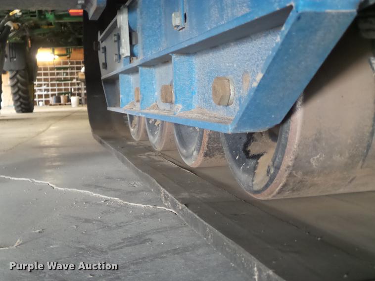 image for item DD1126 2011 Kinze 1050 Harvest Commander grain cart