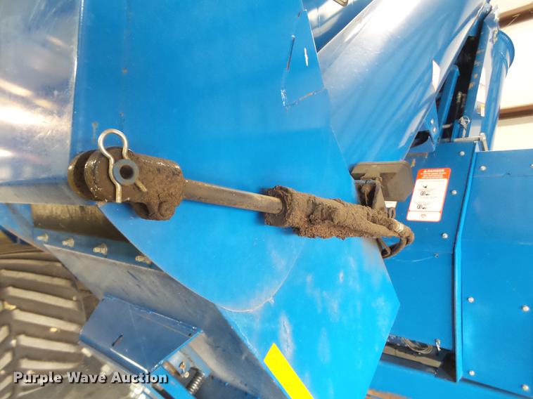 image for item DD1126 2011 Kinze 1050 Harvest Commander grain cart