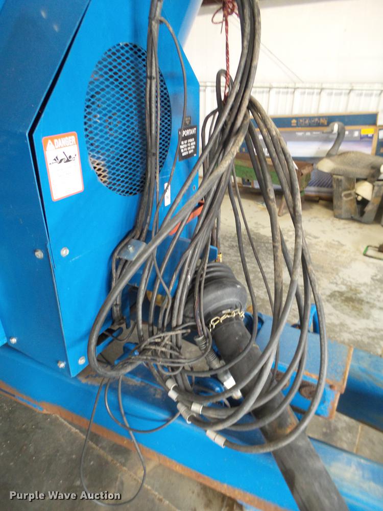 image for item DD1126 2011 Kinze 1050 Harvest Commander grain cart