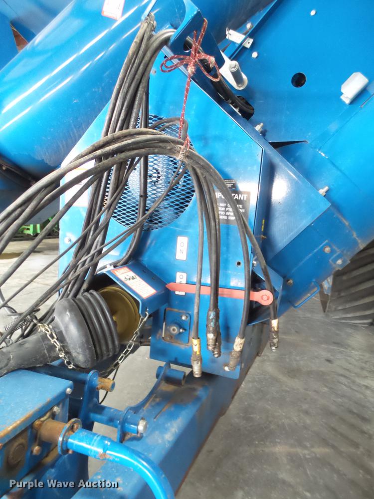 image for item DD1126 2011 Kinze 1050 Harvest Commander grain cart