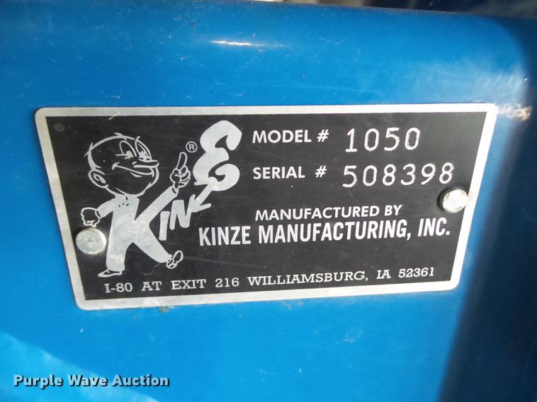image for item DD1126 2011 Kinze 1050 Harvest Commander grain cart
