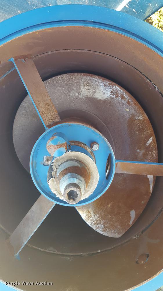 image for item DD1126 2011 Kinze 1050 Harvest Commander grain cart