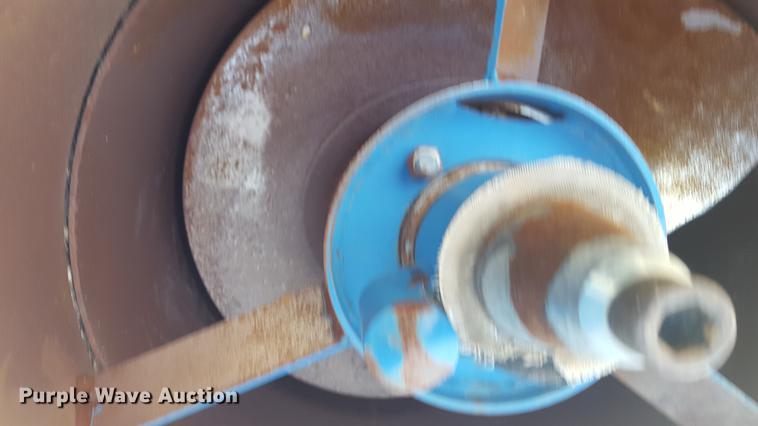 image for item DD1126 2011 Kinze 1050 Harvest Commander grain cart