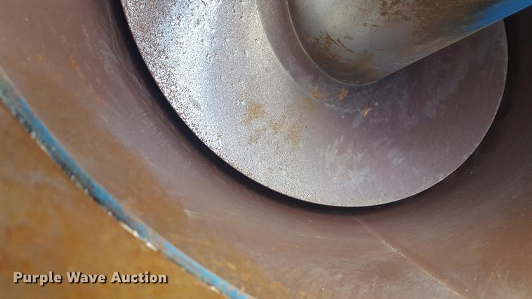 image for item DD1126 2011 Kinze 1050 Harvest Commander grain cart