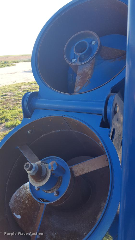 image for item DD1126 2011 Kinze 1050 Harvest Commander grain cart