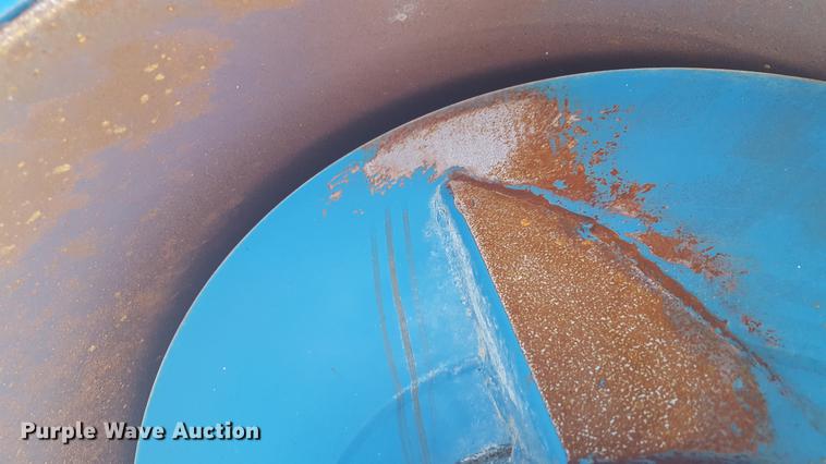 image for item DD1126 2011 Kinze 1050 Harvest Commander grain cart