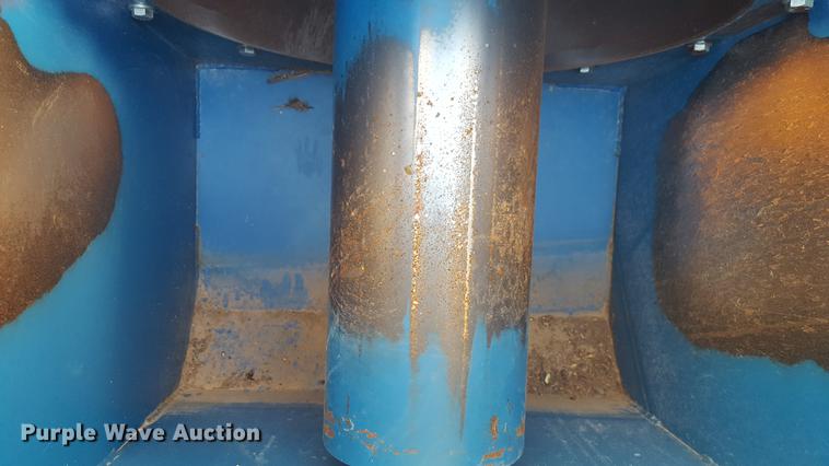 image for item DD1126 2011 Kinze 1050 Harvest Commander grain cart