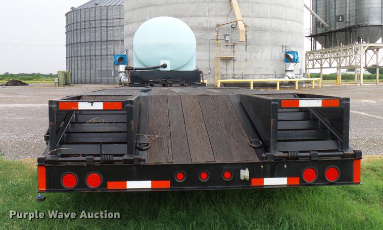 image for item DD5267 2009 Neville Built sprayer trailer