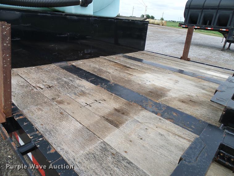 image for item DD5267 2009 Neville Built sprayer trailer