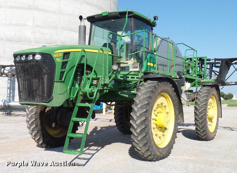 image for item DD5269 2011 John Deere 4930 sprayer