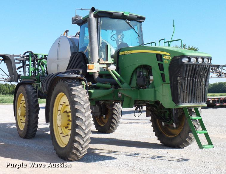 image for item DD5269 2011 John Deere 4930 sprayer