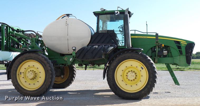 image for item DD5269 2011 John Deere 4930 sprayer